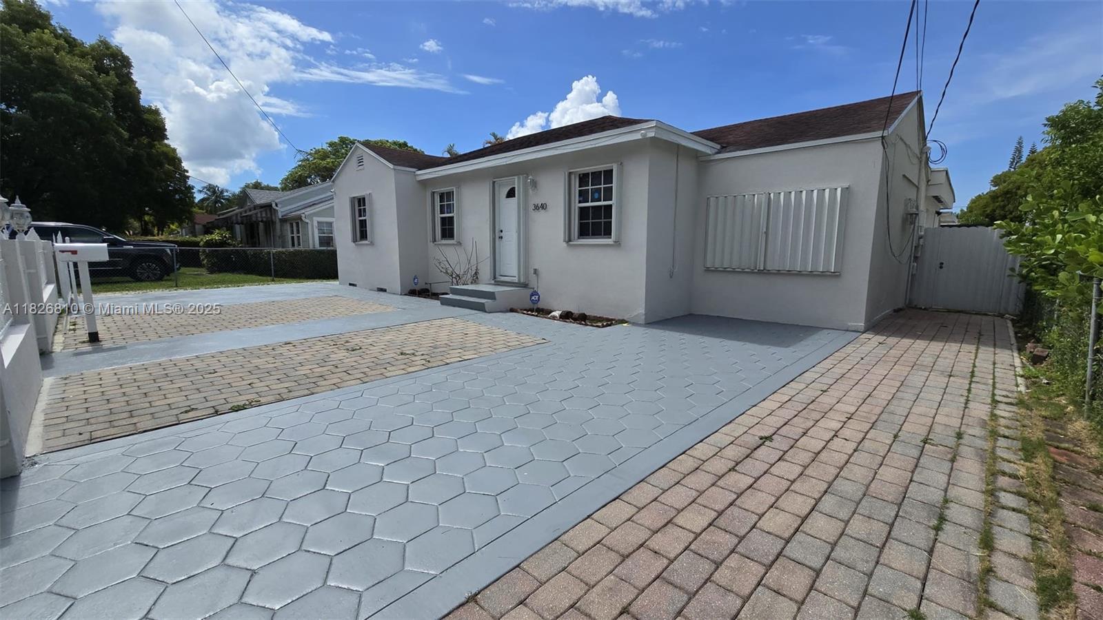 EUGENIA GROVES PARK - Residential