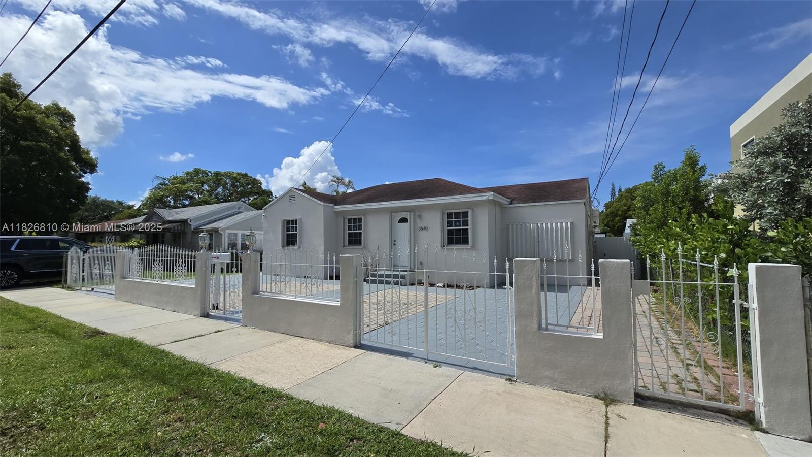 EUGENIA GROVES PARK - Residential