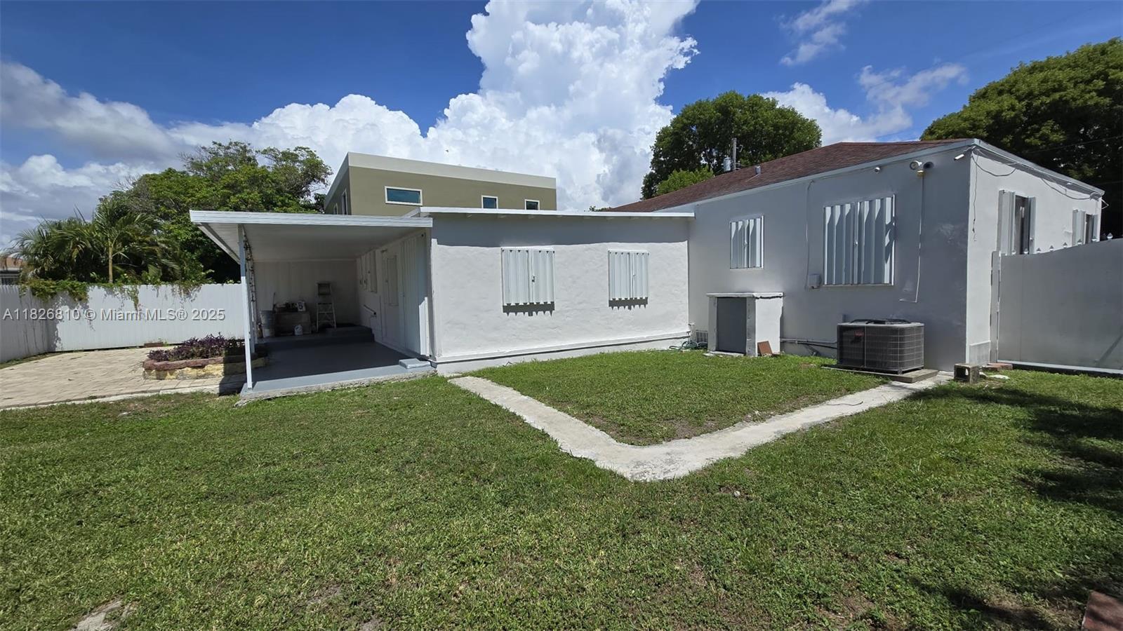 EUGENIA GROVES PARK - Residential