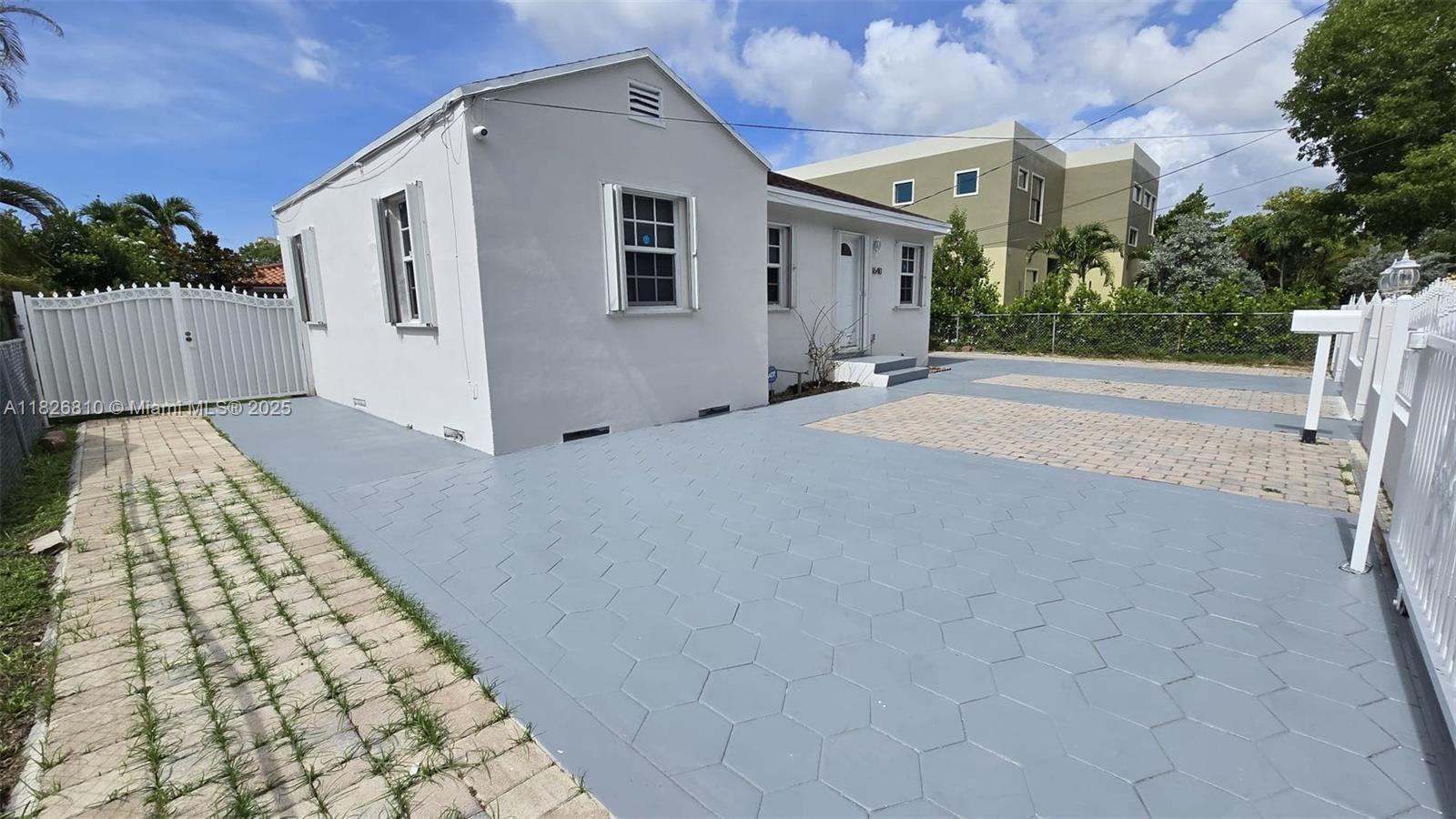 EUGENIA GROVES PARK - Residential