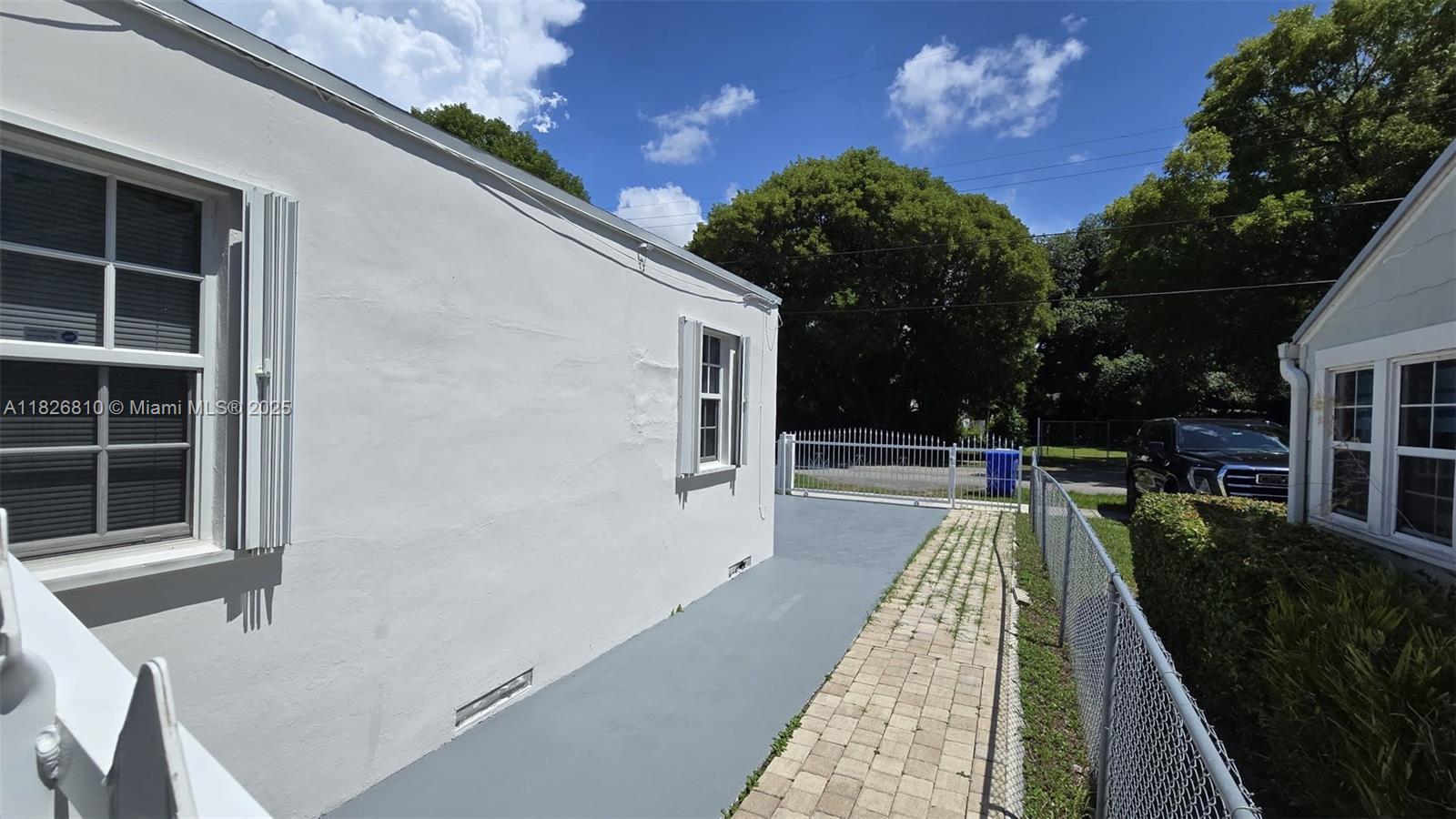EUGENIA GROVES PARK - Residential