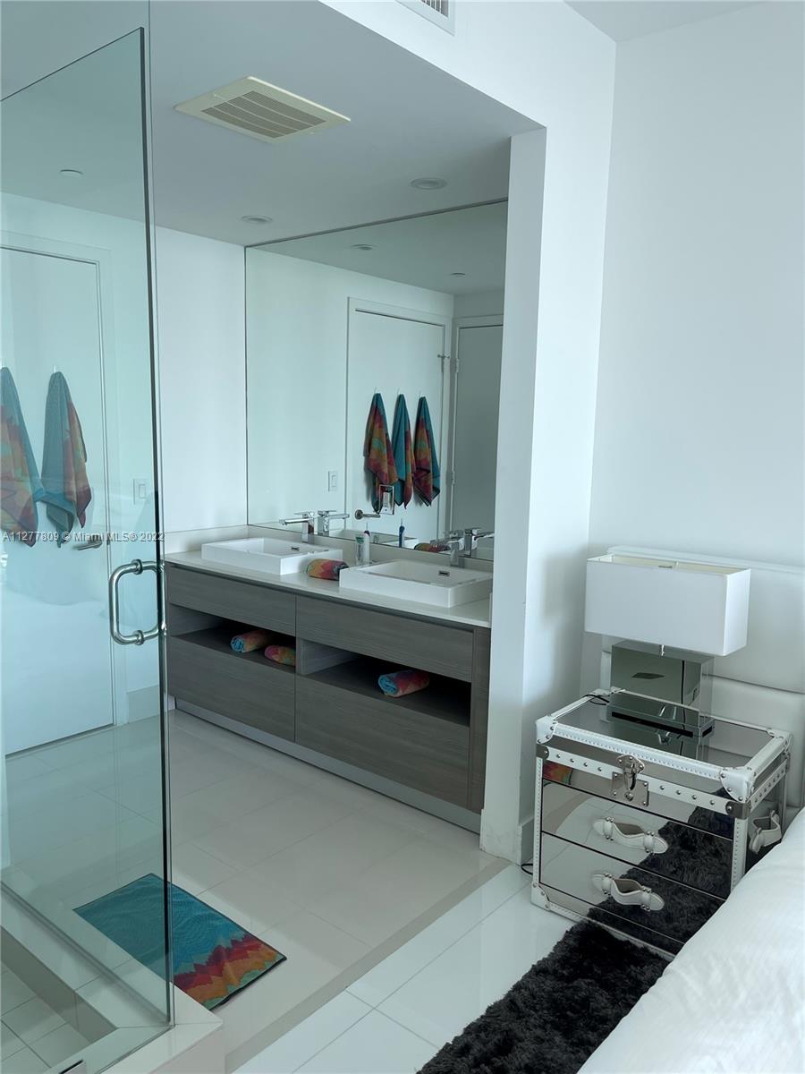 ICON BAY CONDO - Residential