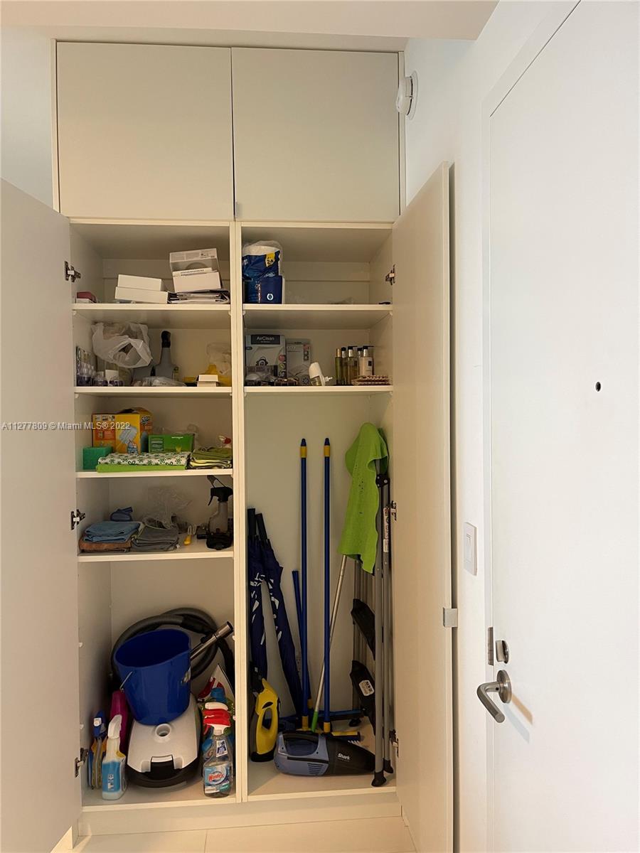 ICON BAY CONDO - Residential