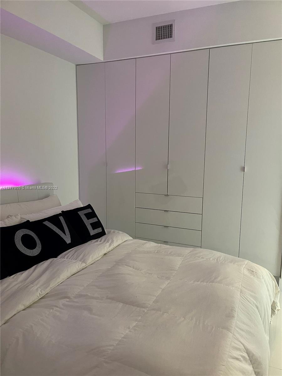 ICON BAY CONDO - Residential