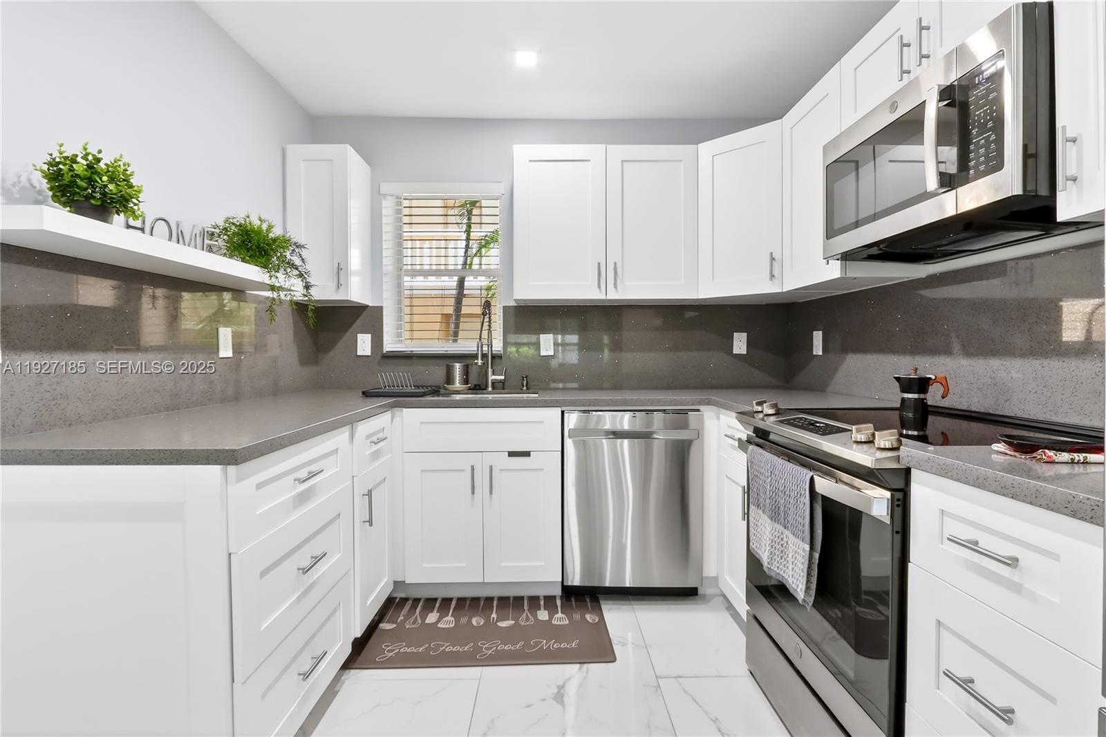 FOURTH GULFSTREAM GARDEN A - Residential