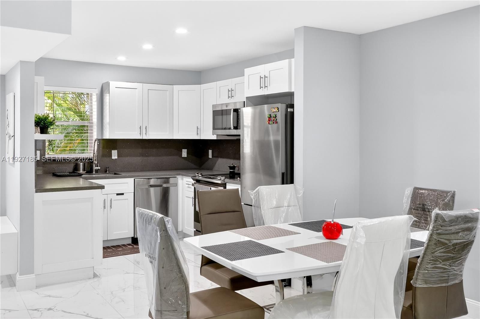 FOURTH GULFSTREAM GARDEN A - Residential