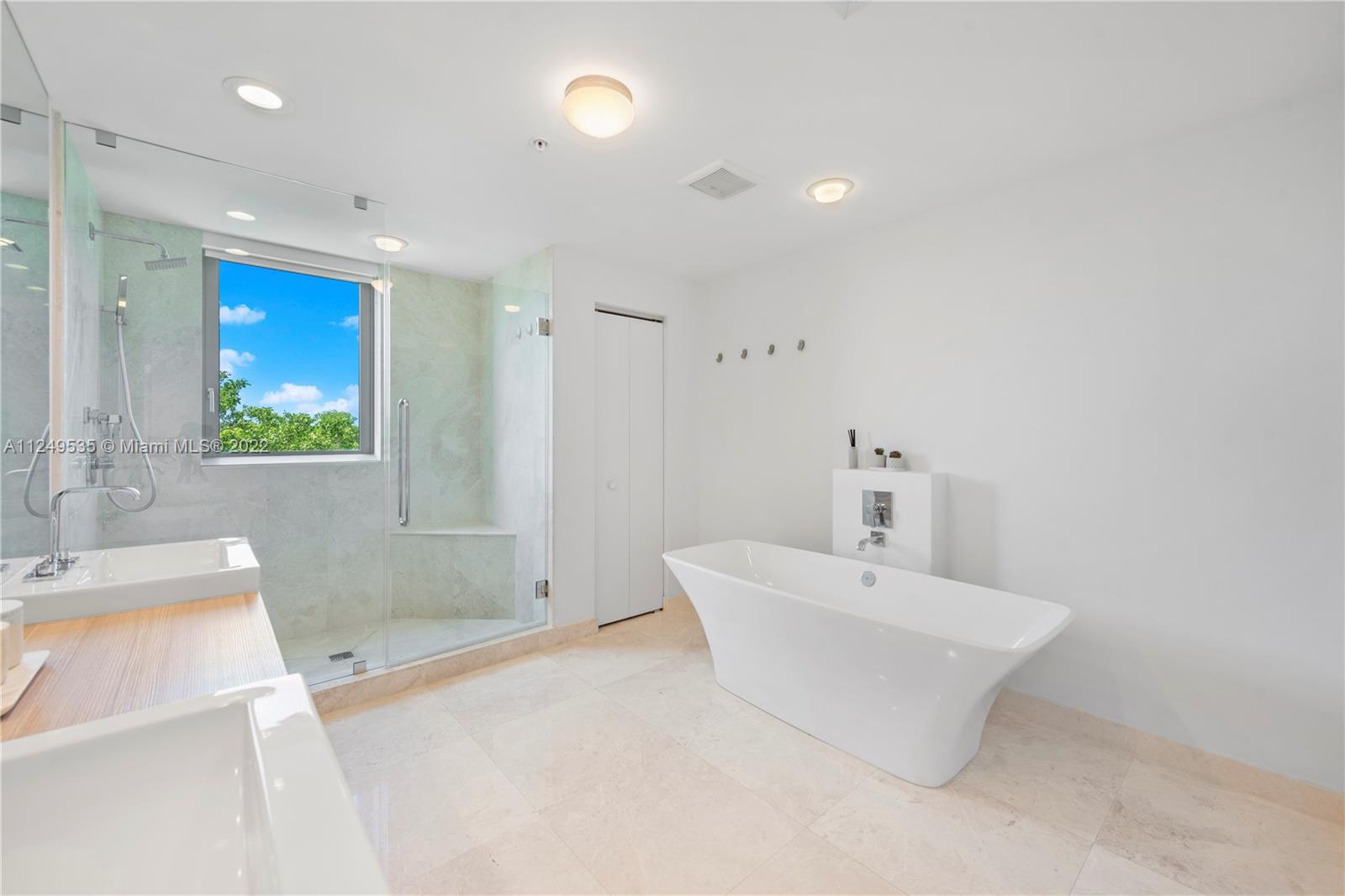 MARINA PALMS RESIDENCES S - Residential