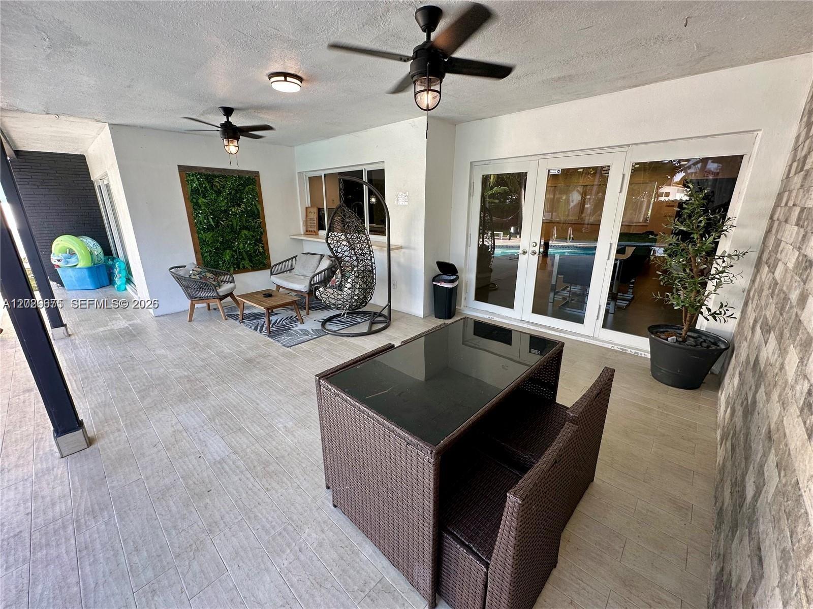 HOLLYWOOD HILLS AMEN PLAT - Residential