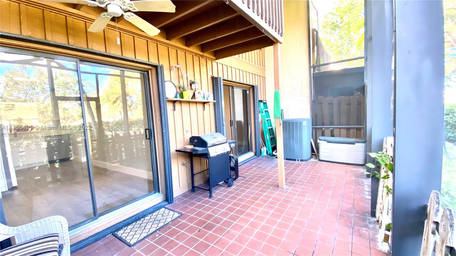 PINE ISLAND LAKES TOWNHOM - Residential Lease