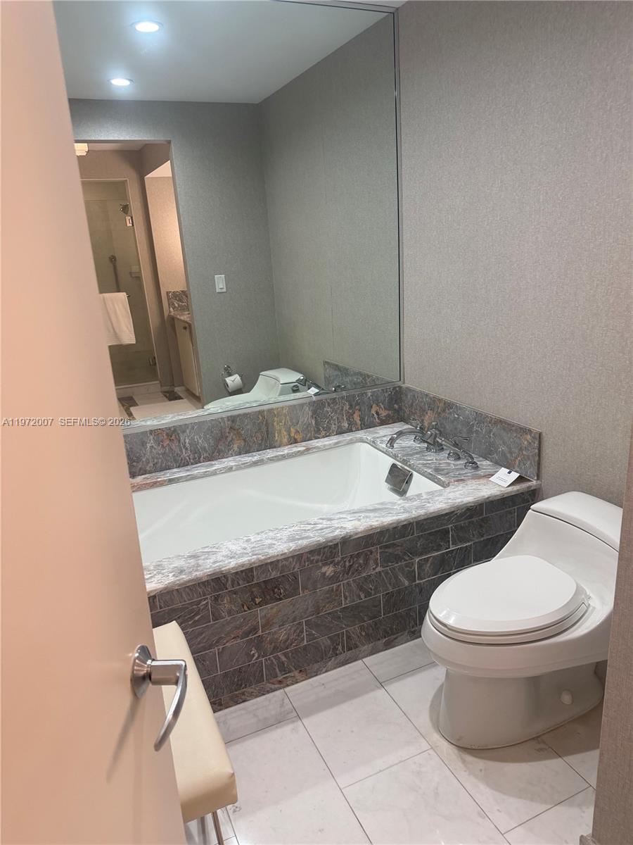 551 FLB CONDOMINIUM RESID - Residential