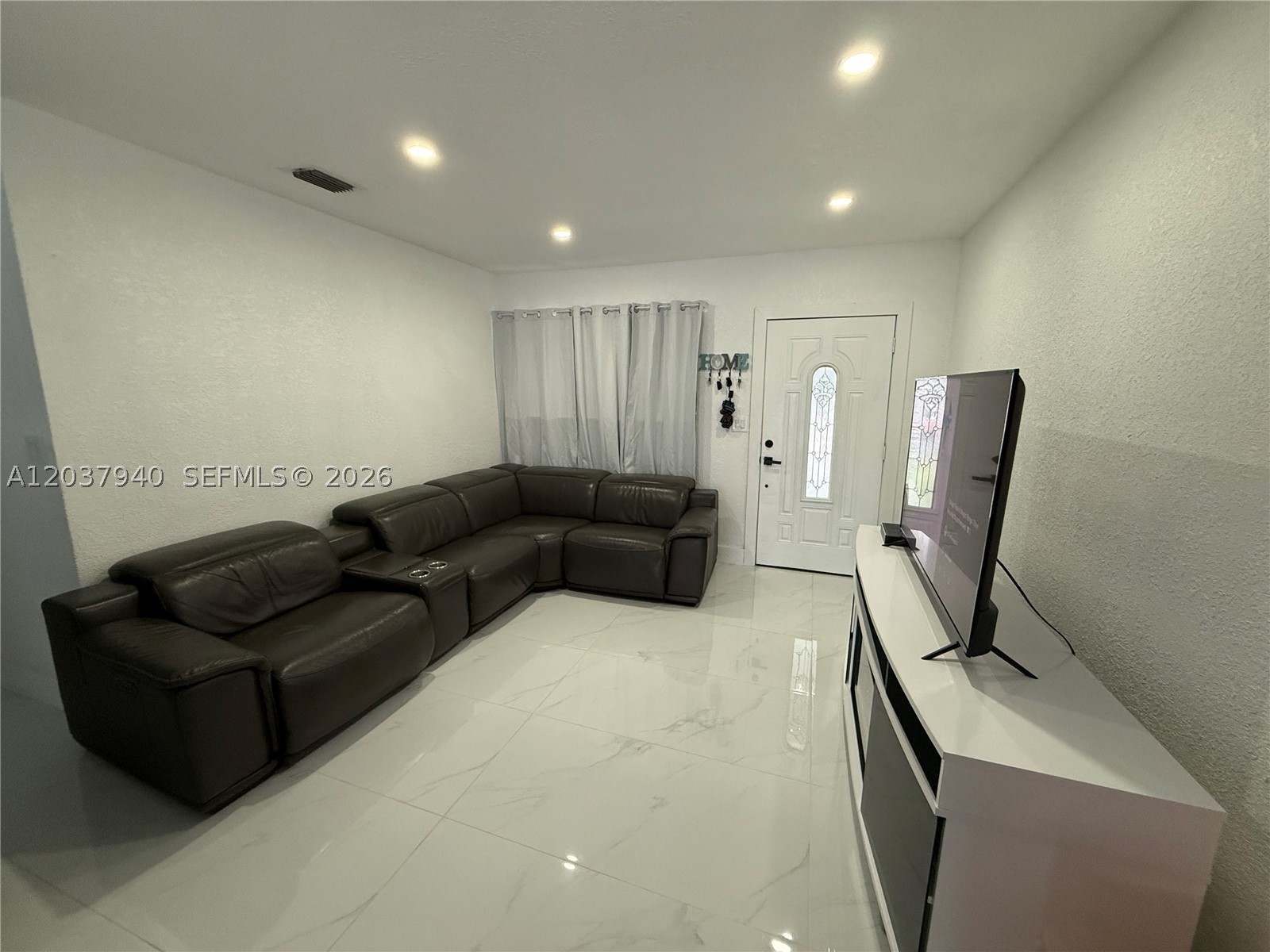 MYRTLE GROVE - Residential Lease