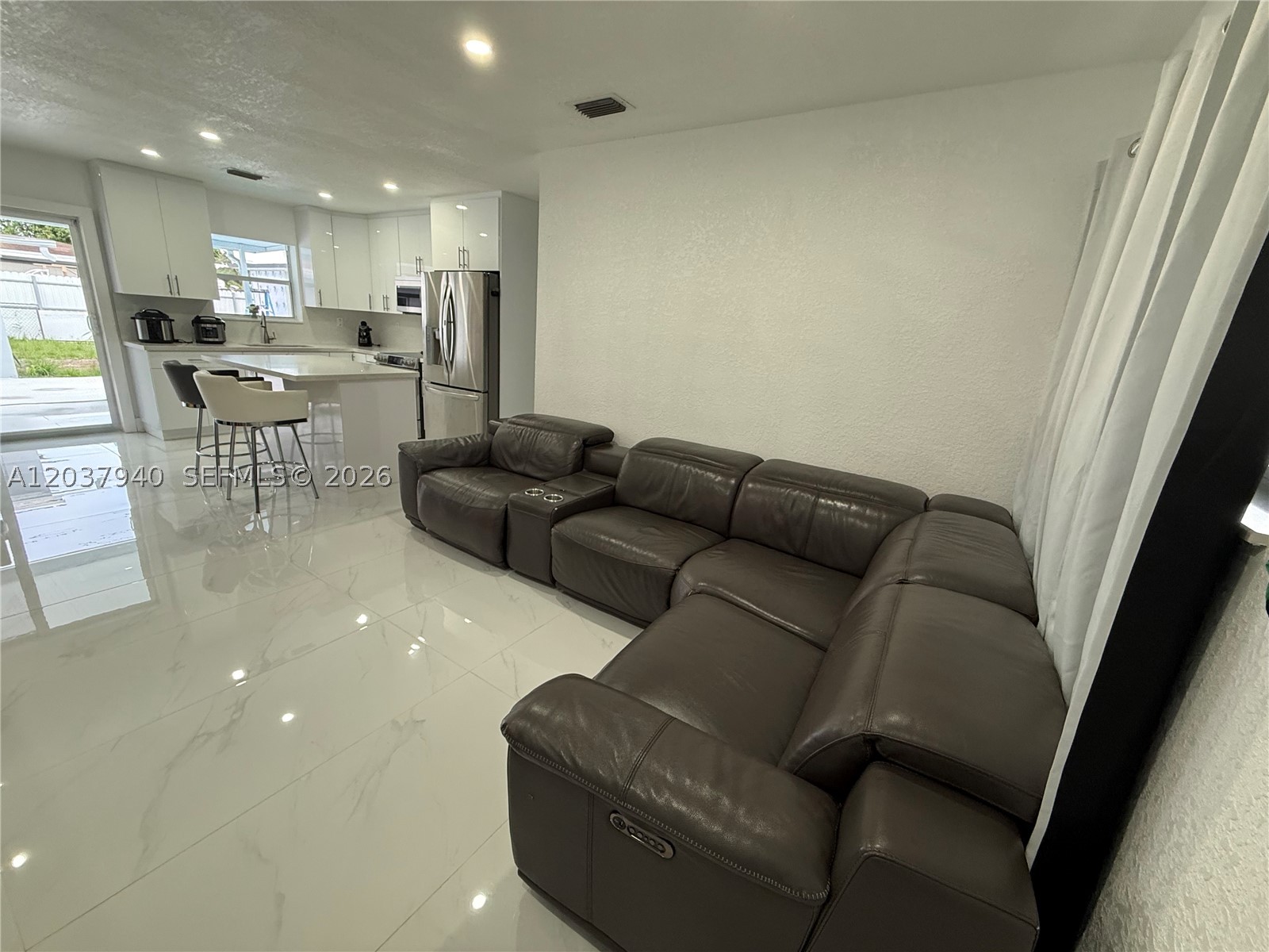 MYRTLE GROVE - Residential Lease