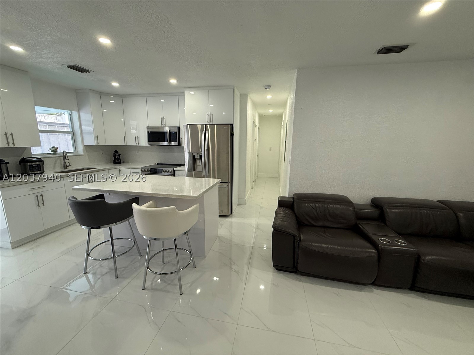 MYRTLE GROVE - Residential Lease