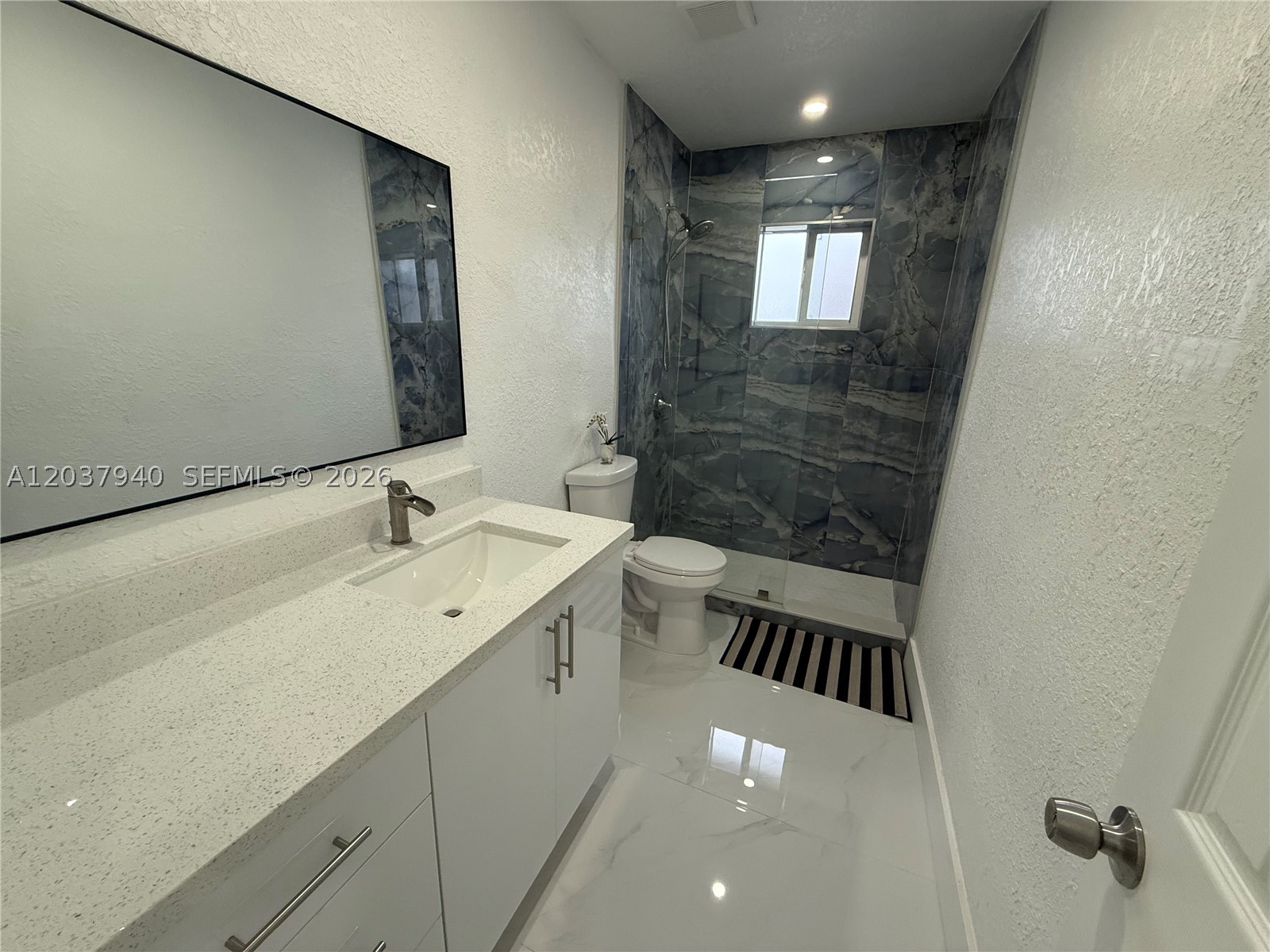 MYRTLE GROVE - Residential Lease