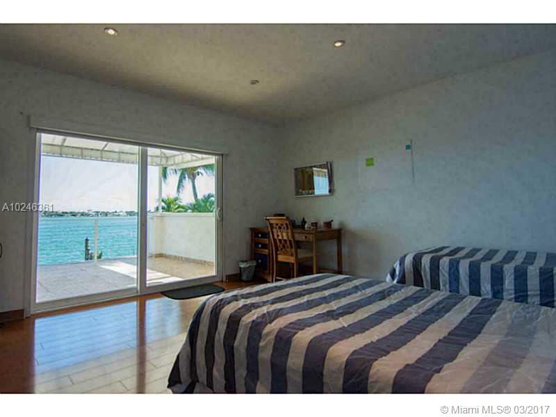 27 28 52 42 KEYSTONE ISLA - Residential