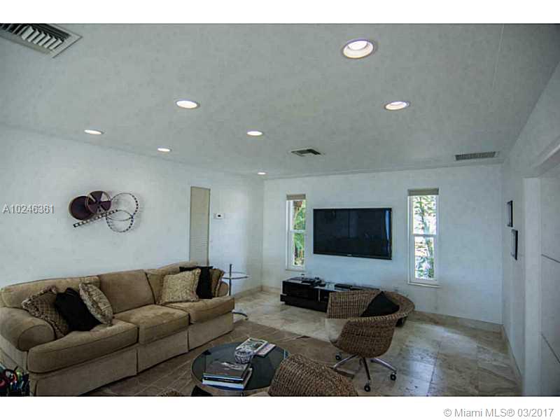 27 28 52 42 KEYSTONE ISLA - Residential