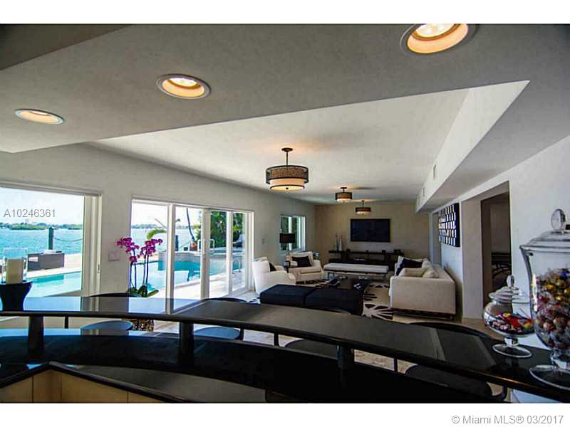 27 28 52 42 KEYSTONE ISLA - Residential