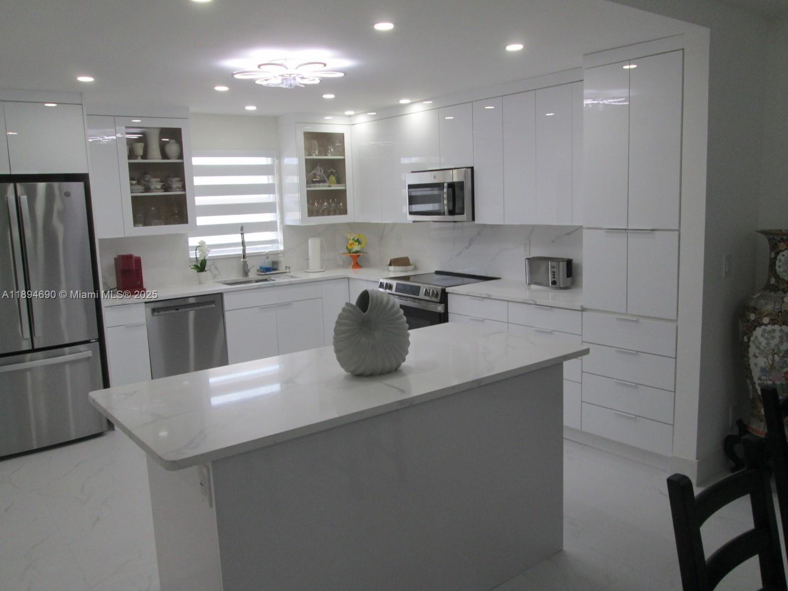 HOLLYBROOK GOLF AND - Residential