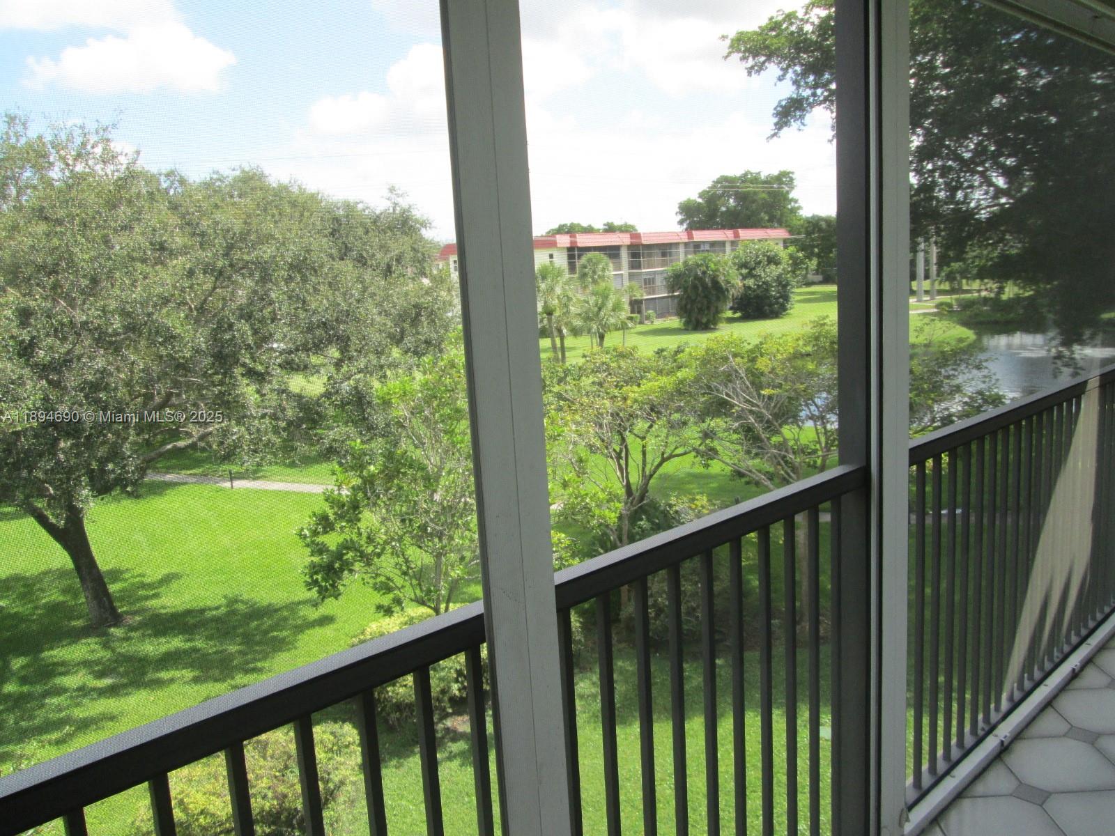 HOLLYBROOK GOLF AND - Residential