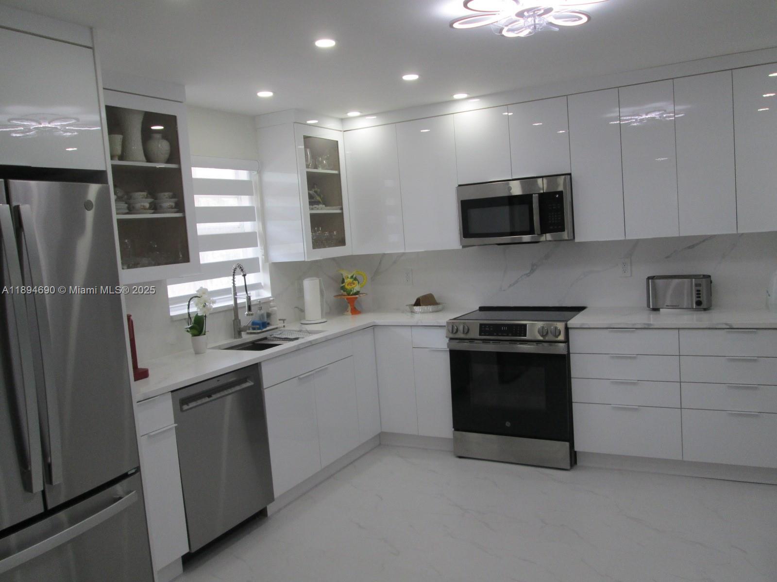 HOLLYBROOK GOLF AND - Residential