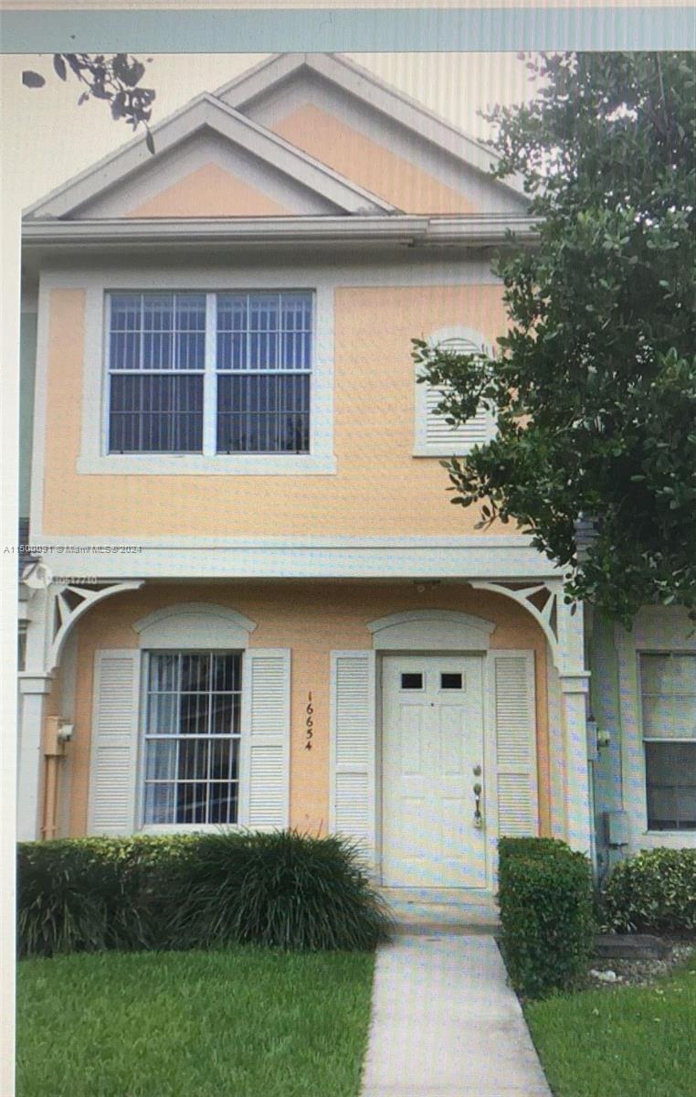 JUST RENOVATED TOWN HOME IN COCONUTS, TILE THROUGHOUT FIRST FLOOR JUST INSTALLED, CARPET FROM STAIRS TO 2ND FLOOR, BRAND NEW: KITCHEN COUNTERTOP, CABINETS, APPLIANCES, BATHROOMS RENOVATED. WILL BE READY TO MOVE . SCREENED PATIO, WIDE GARDEN VIEW.