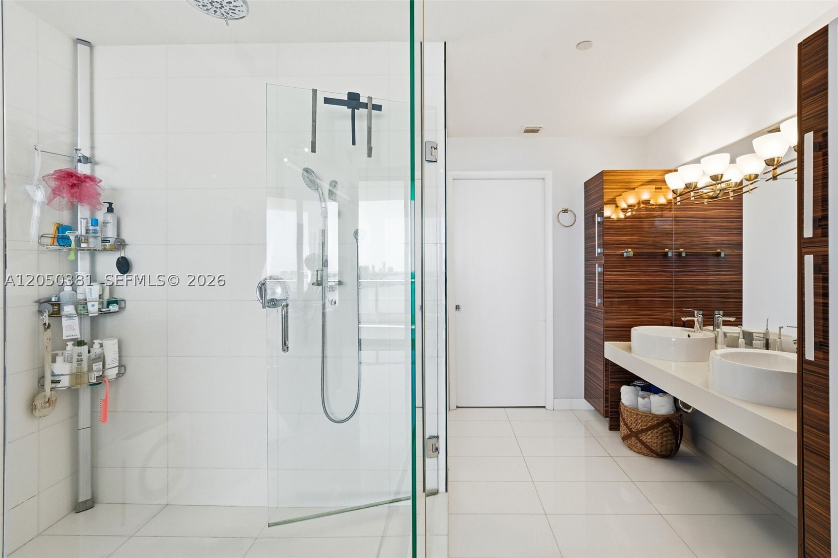 PARAMOUNT BAY CONDO - Residential Lease