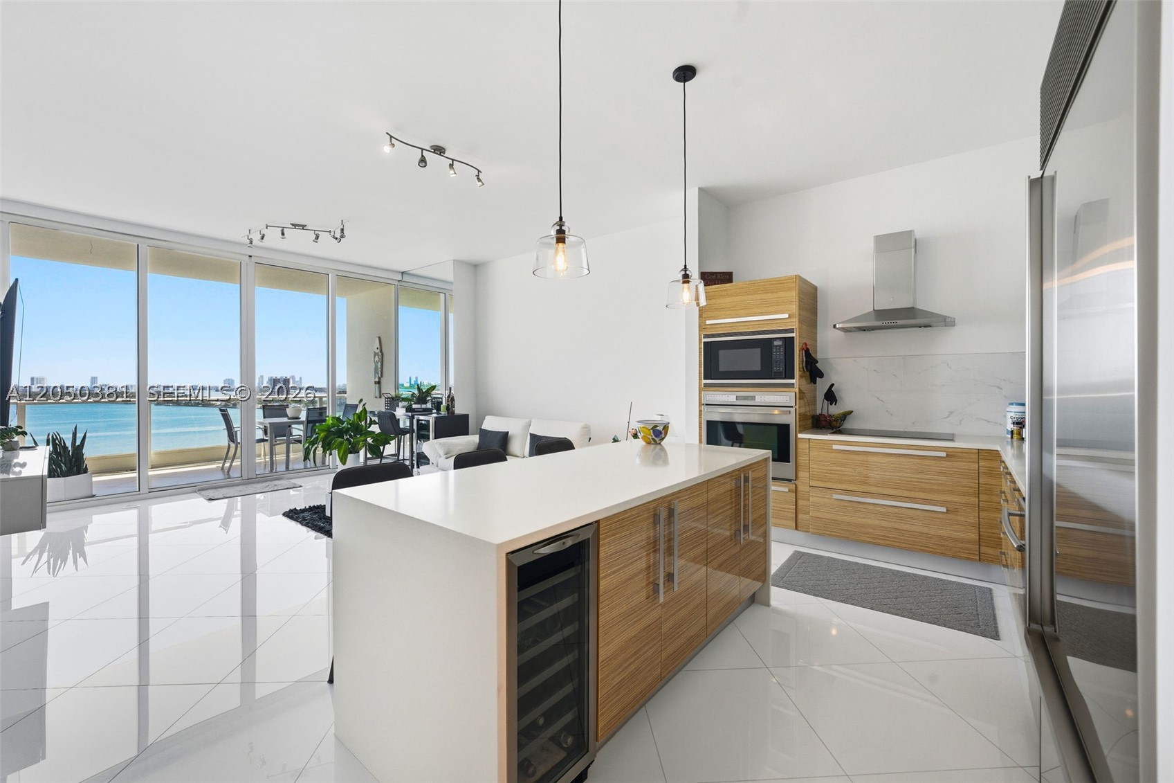 PARAMOUNT BAY CONDO - Residential Lease