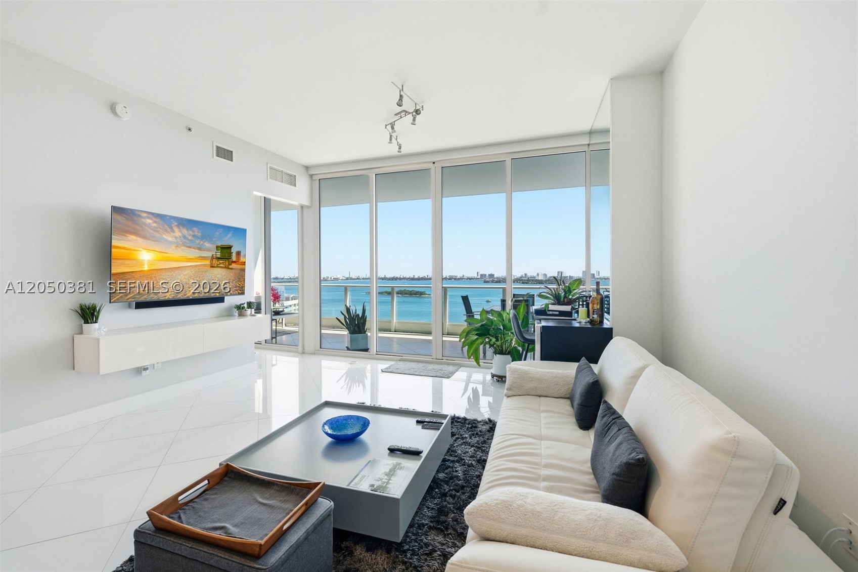 PARAMOUNT BAY CONDO - Residential Lease