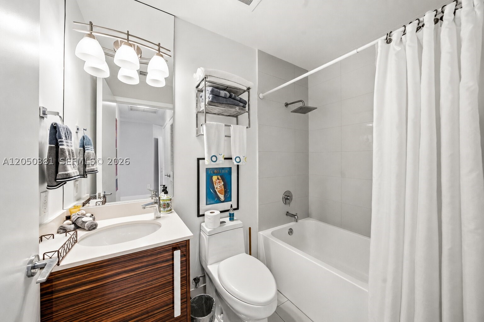 PARAMOUNT BAY CONDO - Residential Lease