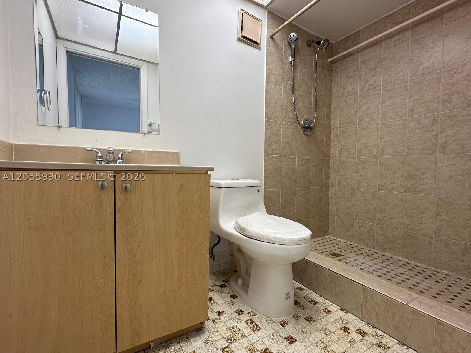 HORIZONS WEST CONDO #2 - Residential
