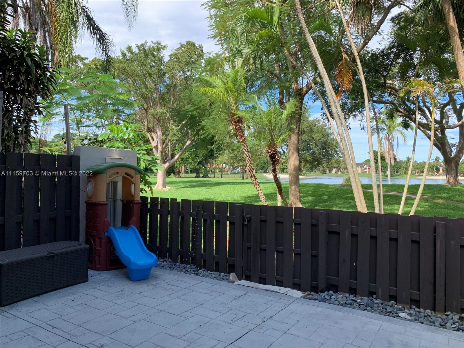 LA MAISON AT THE HAMMOCKS - Residential