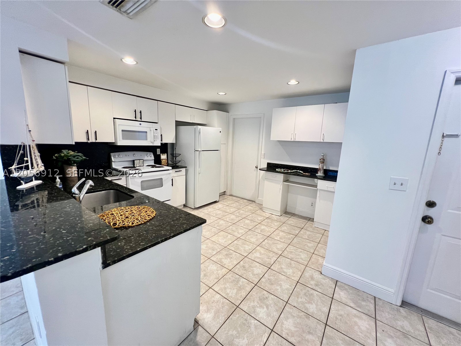 SAN SEBASTIAN - Residential Lease
