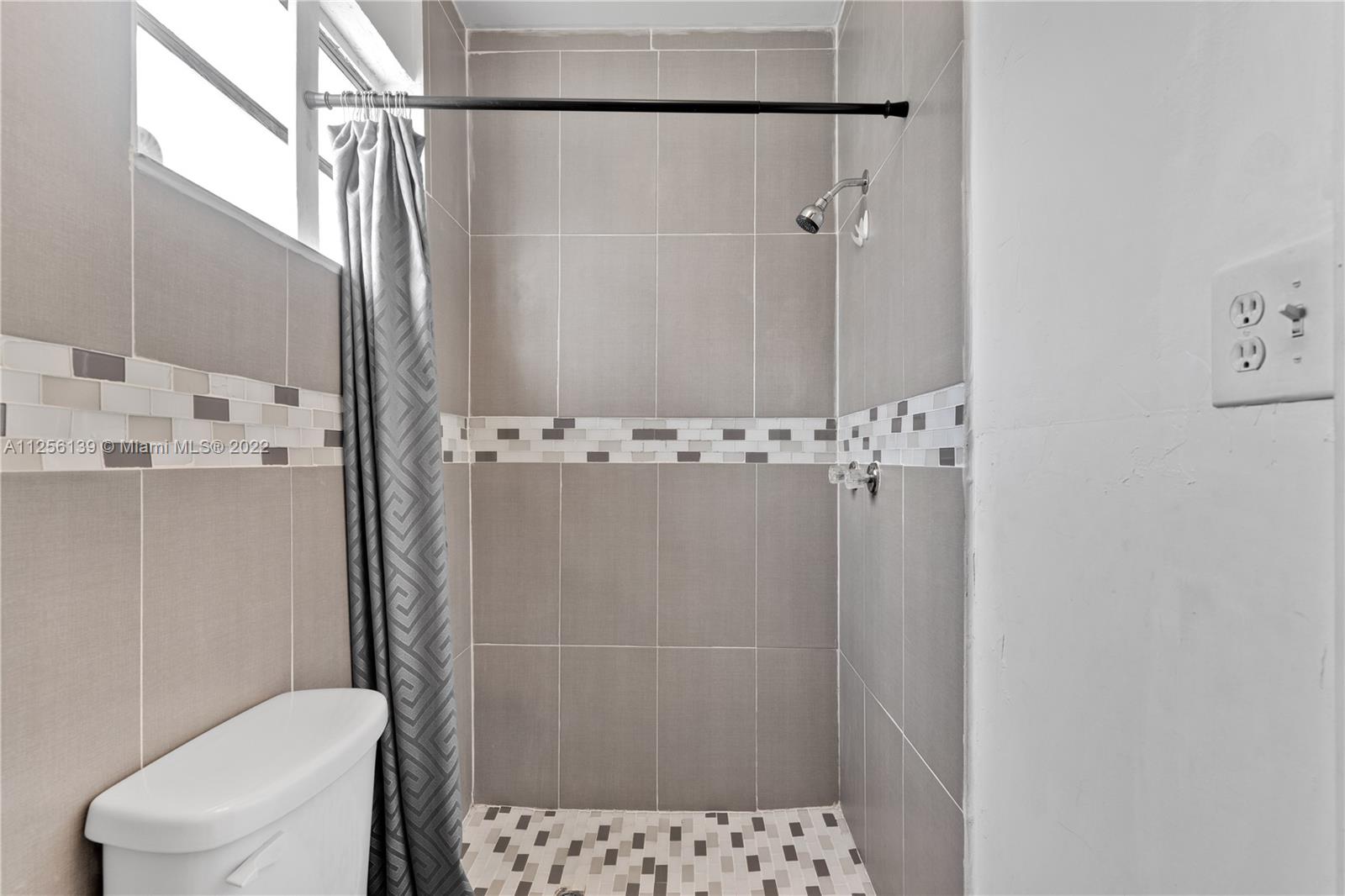 BREEZY ACRES - Residential Lease