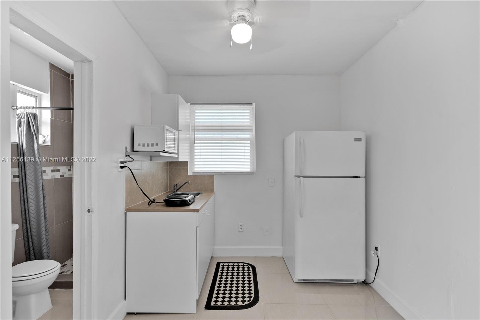 BREEZY ACRES - Residential Lease