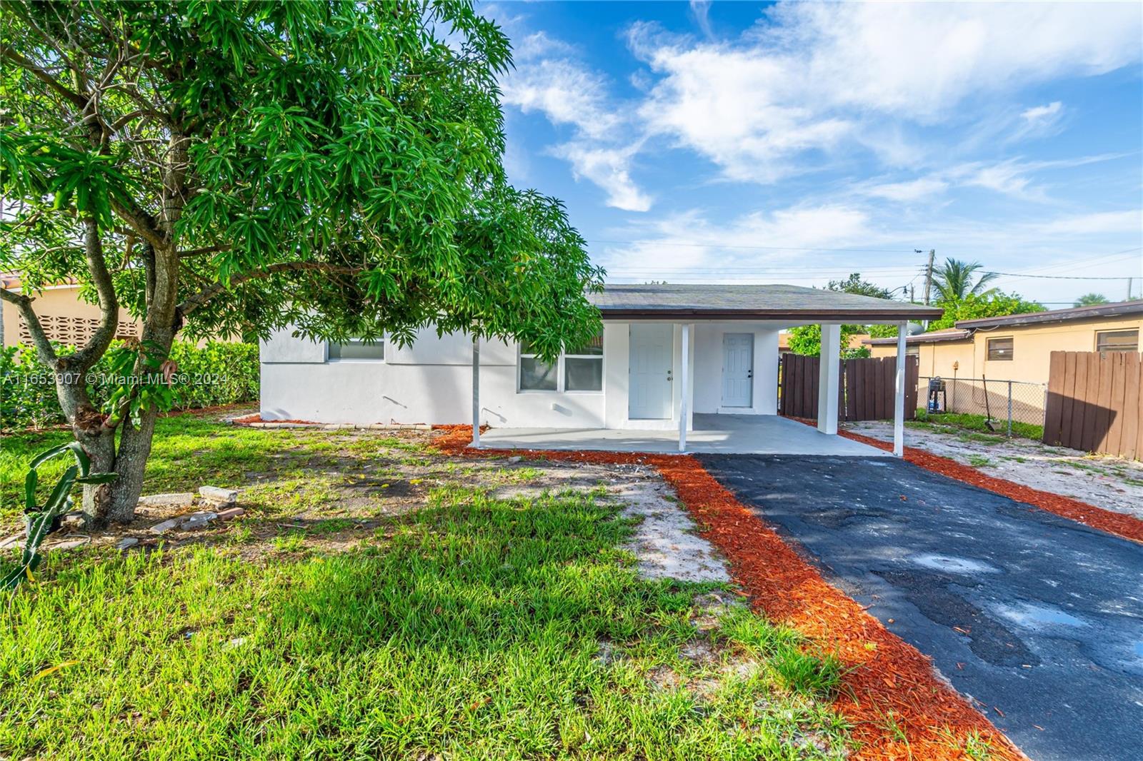 Minutes away for best cost beach in Pompano Beach, this property has 3 bedrooms and 2 Bathrooms.