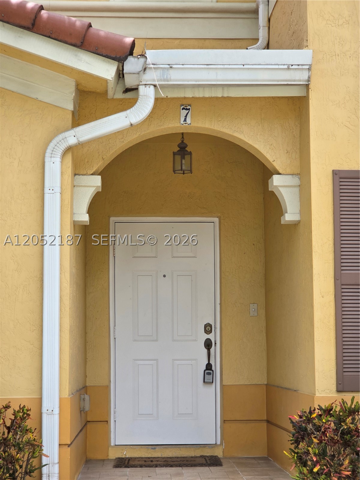 Nice townhouse located in the heart of Doral. 2-Bedrooms, 2-full Bathrooms on the second floor; 1-bedroom,1-full bath conveniently located on first floor; ceramic tile floors on the first floor and bamboo-laminate on the second. Washer & dryer located upstairs. This Unit is in an amazing neighborhood that include clubhouse and community pool.
For showings instructions call or text the listing agent.