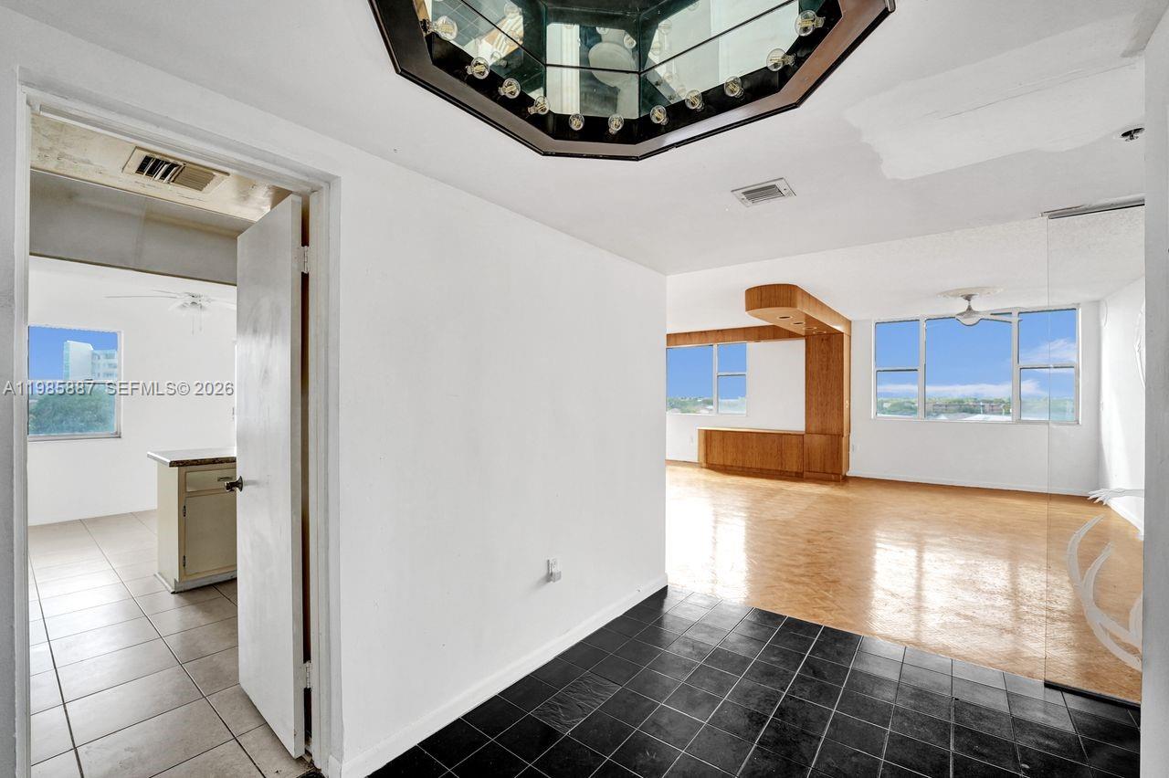 HILLCREST EAST NO 26 COND - Residential