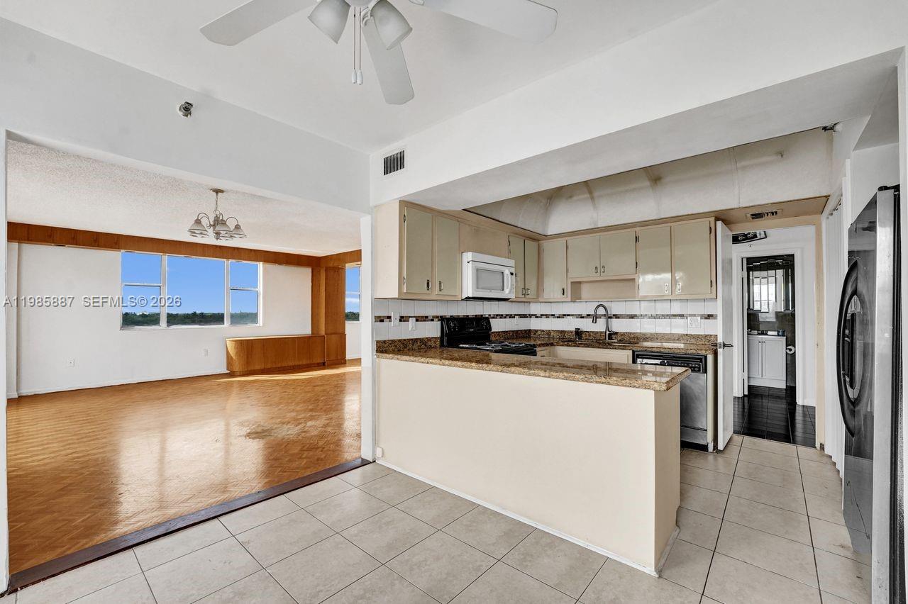 HILLCREST EAST NO 26 COND - Residential