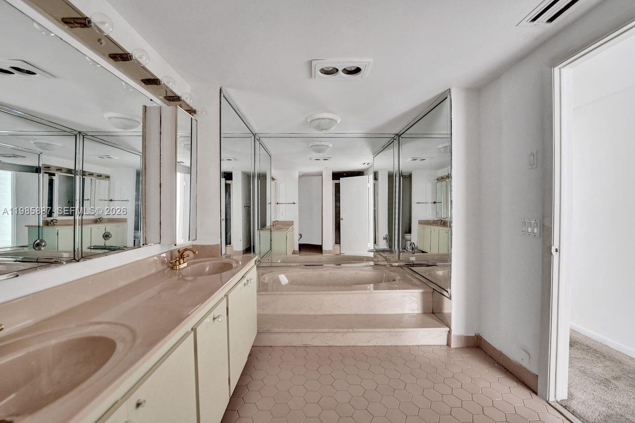 HILLCREST EAST NO 26 COND - Residential