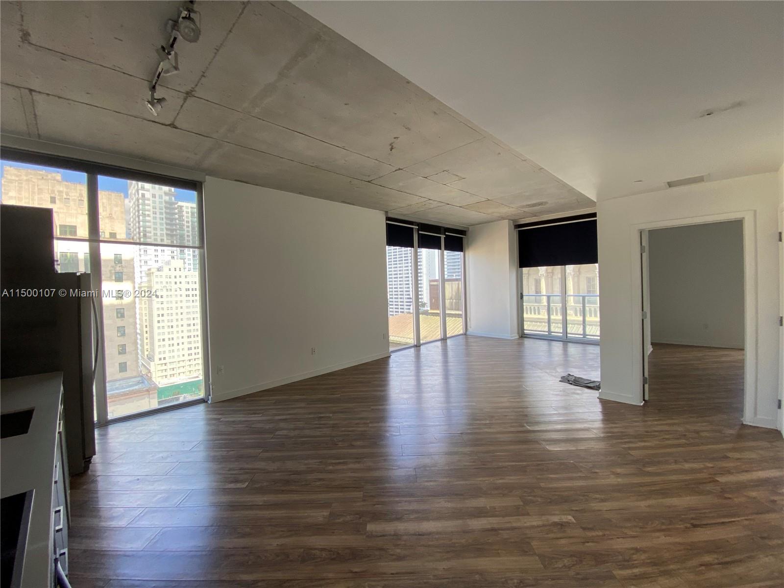 Beautiful unfurnished 1 bedroom/1bath condo in the center of contemporary Miami living.  10ft ceilings with floor to ceiling windows that brings in a ton of natural light.  Convenient washer/dryer in unit.  Open concept living/dining room & kitchen.  Amenities include Rooftop Pool with Stunning views, fitness room, sauna, steam room and 2 story lounge area.  Walking distance to fine dining, nightlife, Bayfront Park, Metromover & Whole Foods.  Centro does not offer on-site parking facilities.  Residents must make individual arrangements for off site parking across the street at Miami Tower Bldg for $155/mo or Onsite 7am-10pm valet for $385/mo. This unit is considered one of the larger 1 bedroom units with a very open comfortable space to enjoy.