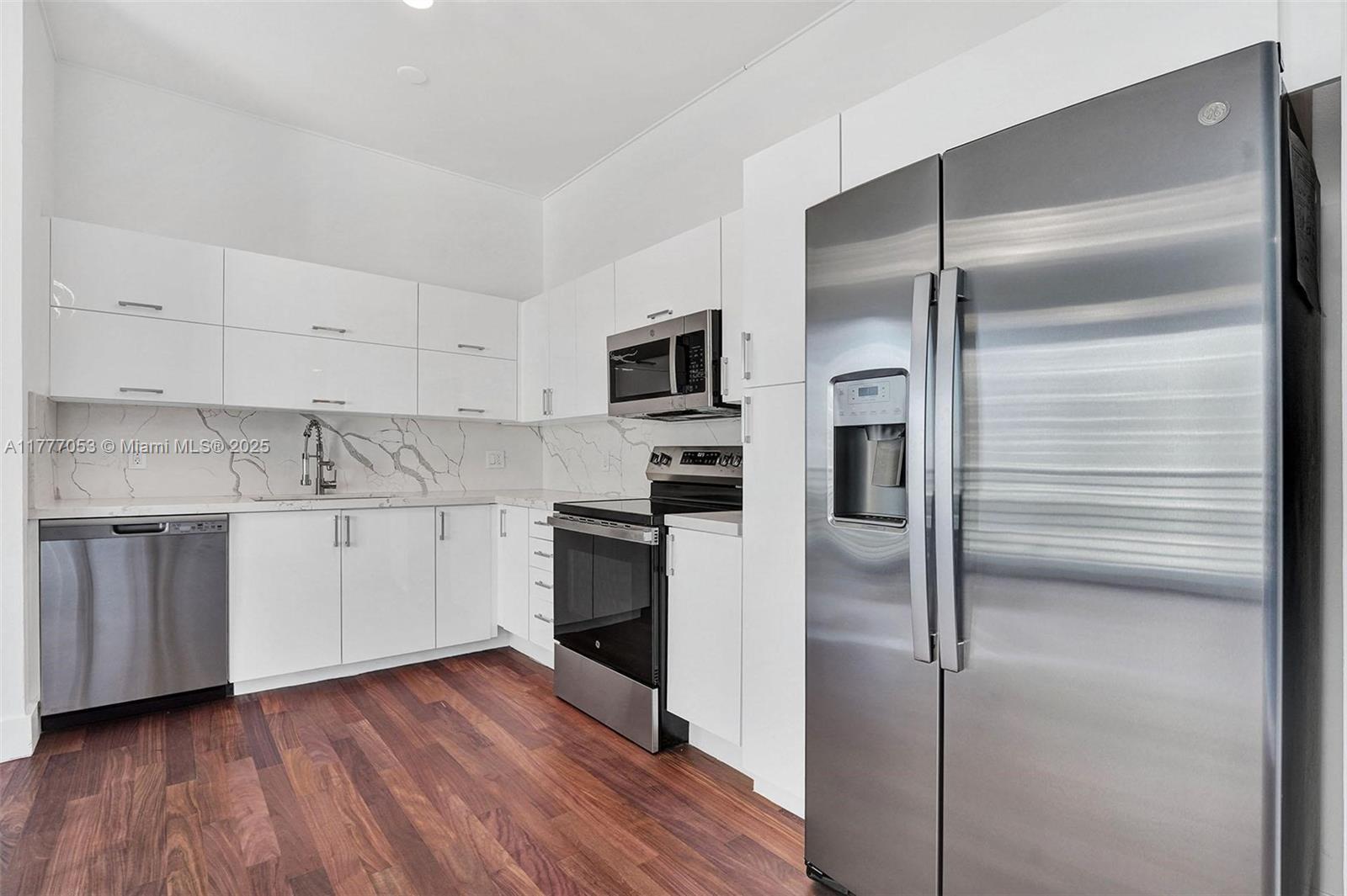 THE LOFT DOWNTOWN CONDO - Residential