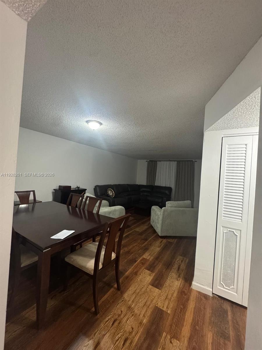 SOMERSET AT LAUDERDALE LAK - Residential