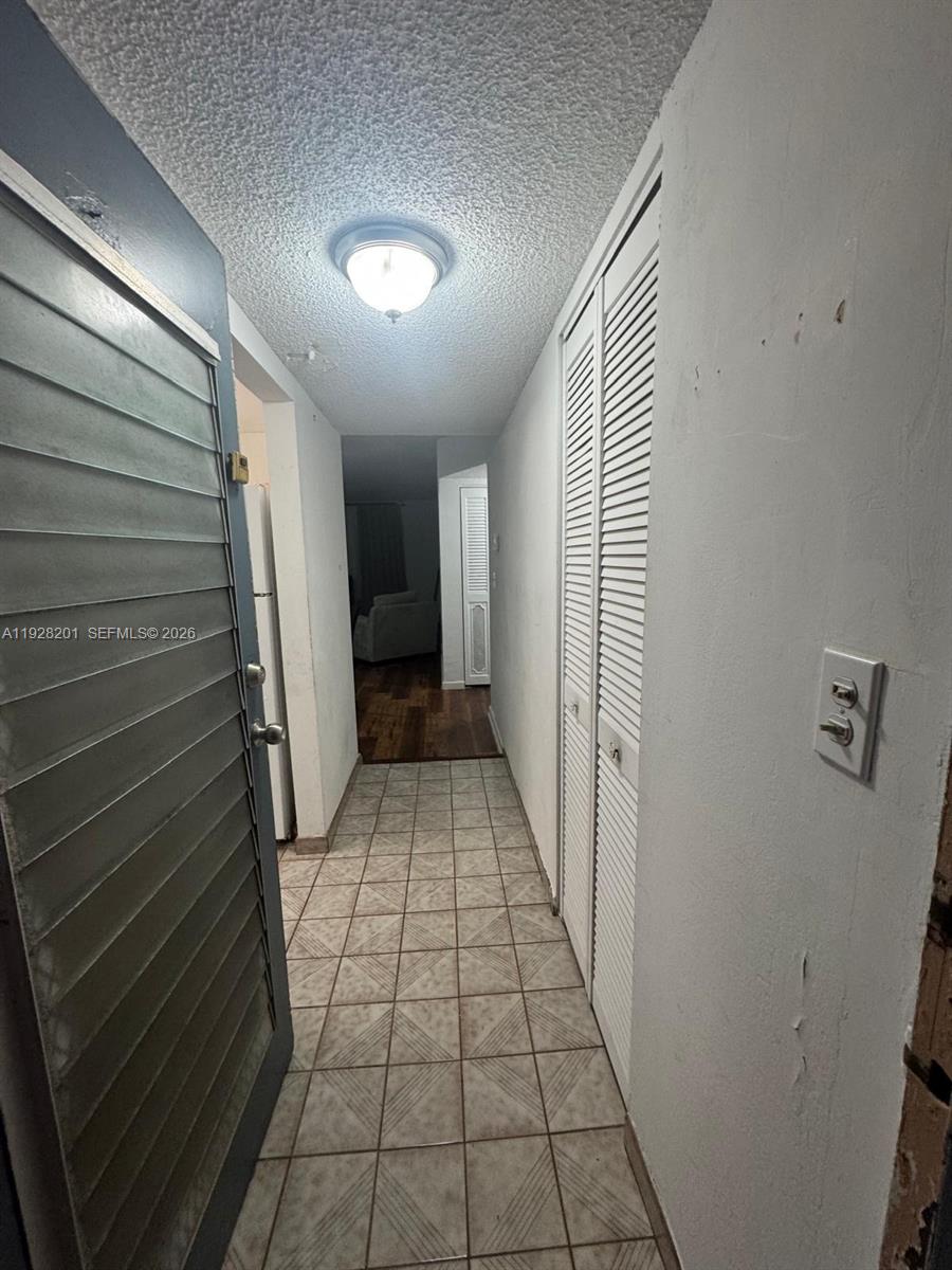 SOMERSET AT LAUDERDALE LAK - Residential
