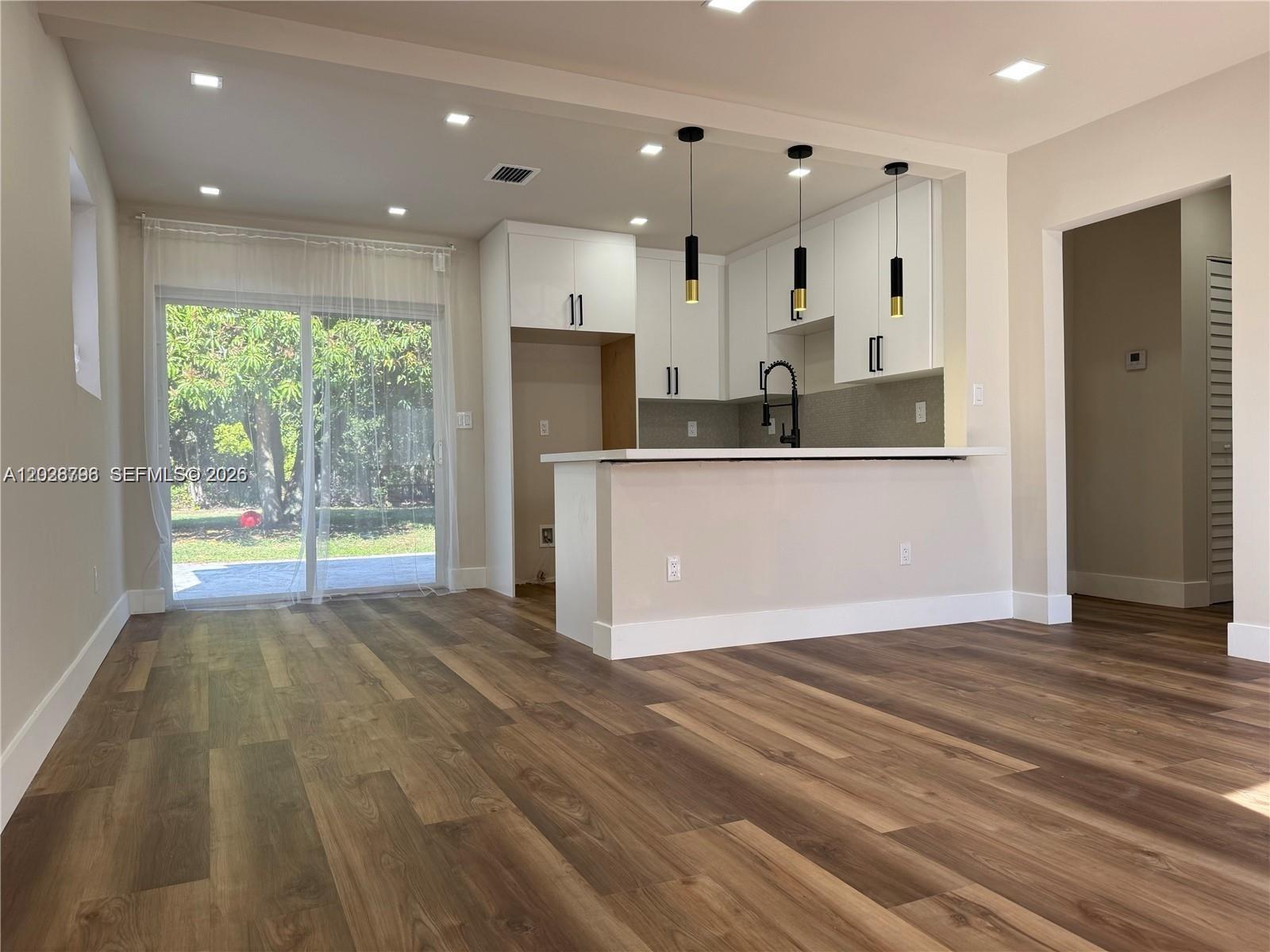DRIFTWOOD ESTATES NO 20 - Residential