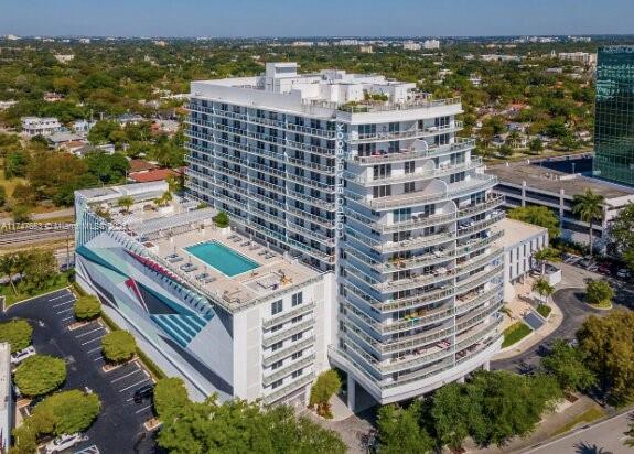 Perfectly situated studio in the heart of Design District. Assigned parking and in unit washer and dry included.  Amenities including a rooftop terrace with barbecue grills, a jacuzzi whirlpool and amazing panoramic views of Biscayne Bay. The seventh floor offer more amenities, fitness room, clubhouse, a deck with swimming pool and views to South and Midtown.