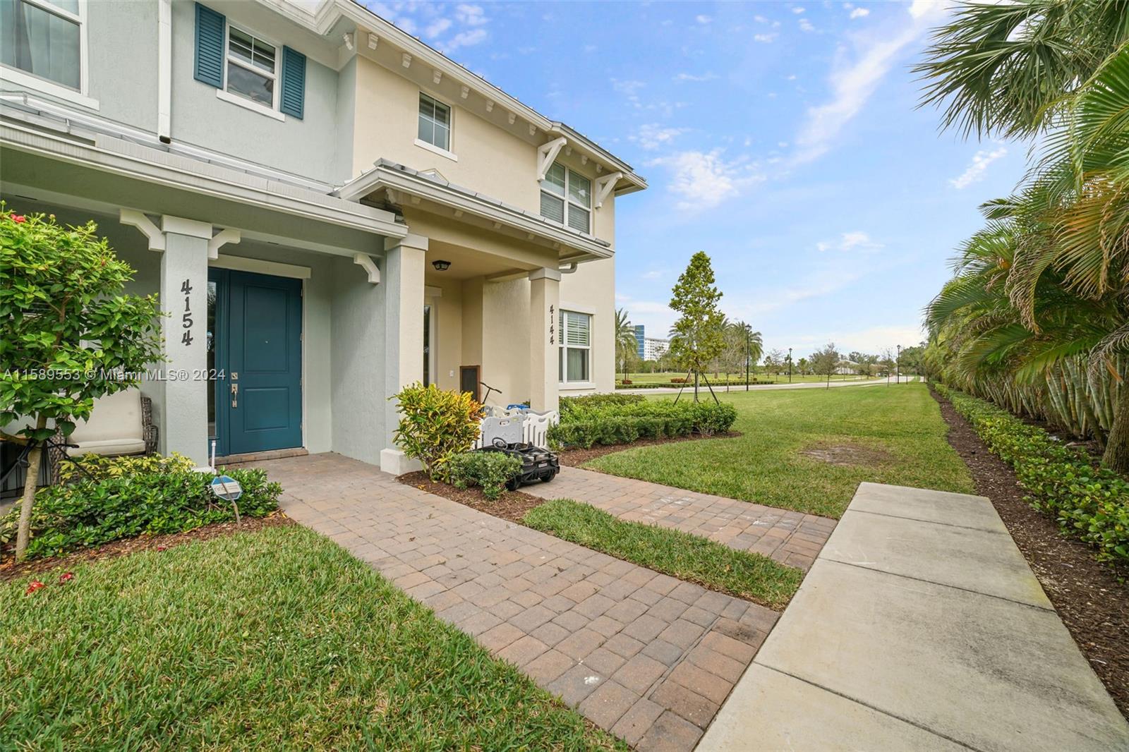 HILLCREST COUNTRY CLUB SO - Residential Lease