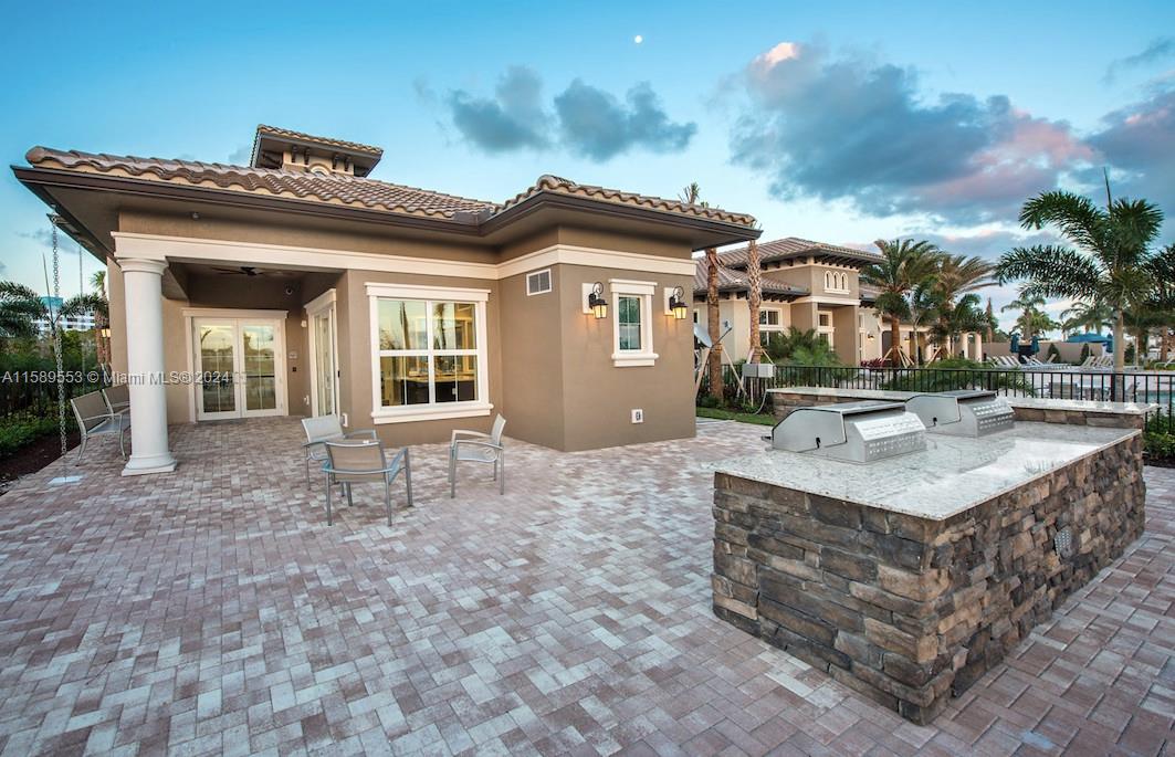 HILLCREST COUNTRY CLUB SO - Residential Lease