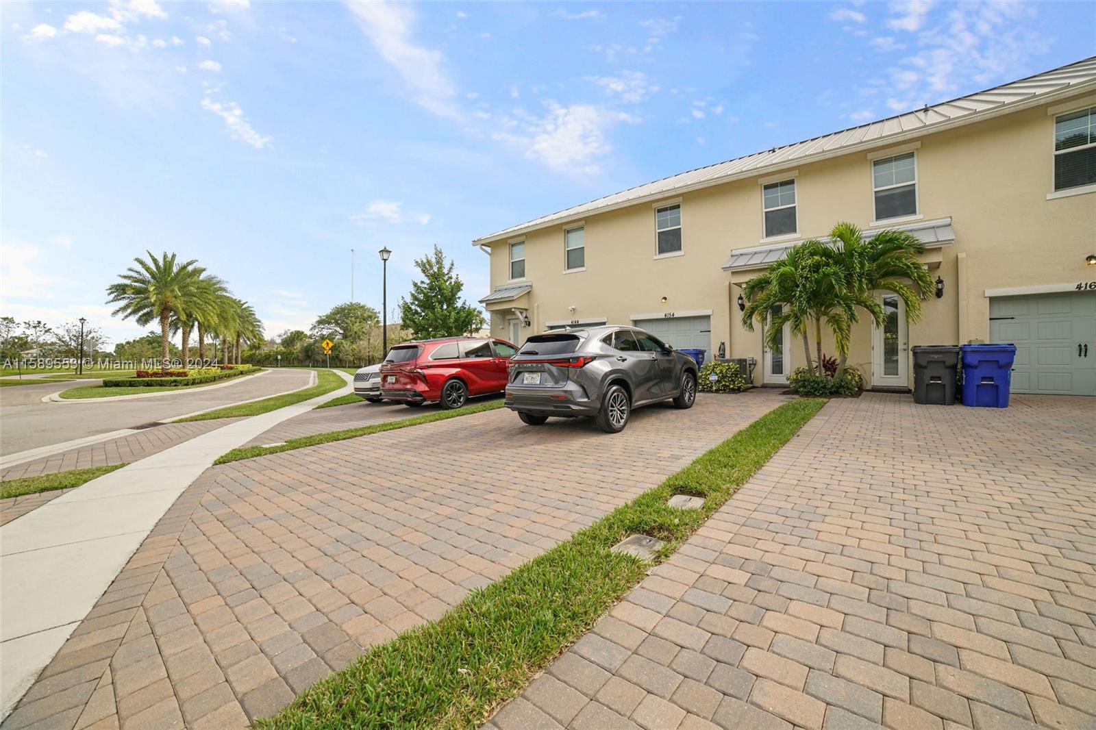 HILLCREST COUNTRY CLUB SO - Residential Lease