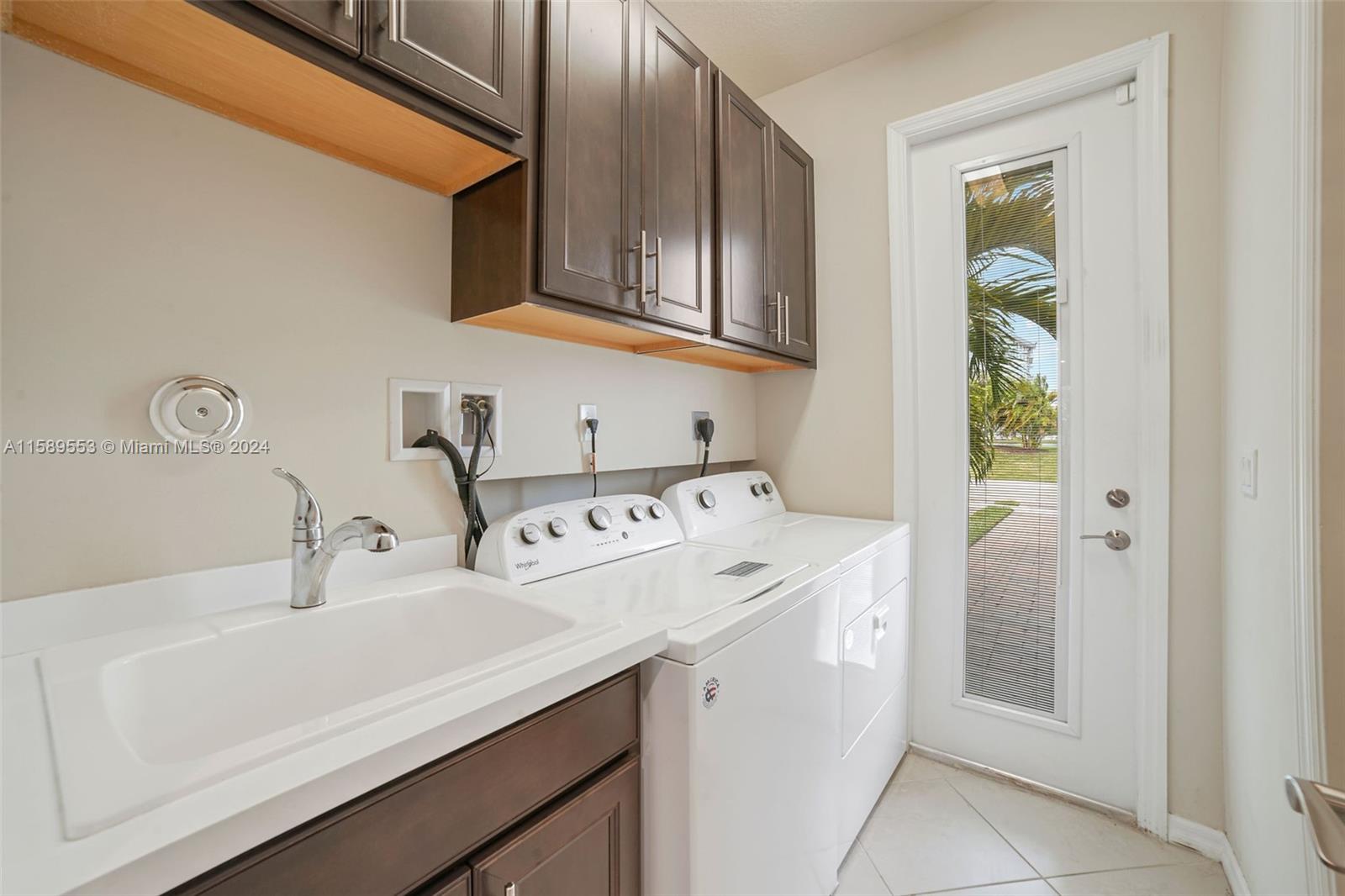 HILLCREST COUNTRY CLUB SO - Residential Lease