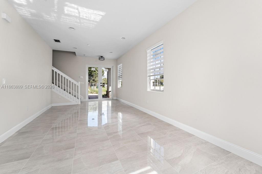 TAMARAC CIRCLE - Residential